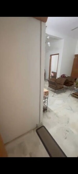 Room in 2 BHK Builder Floor at Pitampura – for Rent