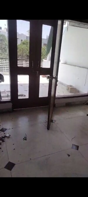 Room in 2 BHK Builder Floor at Pitampura – for Rent