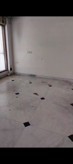 Room in 2 BHK Builder Floor at Pitampura – for Rent