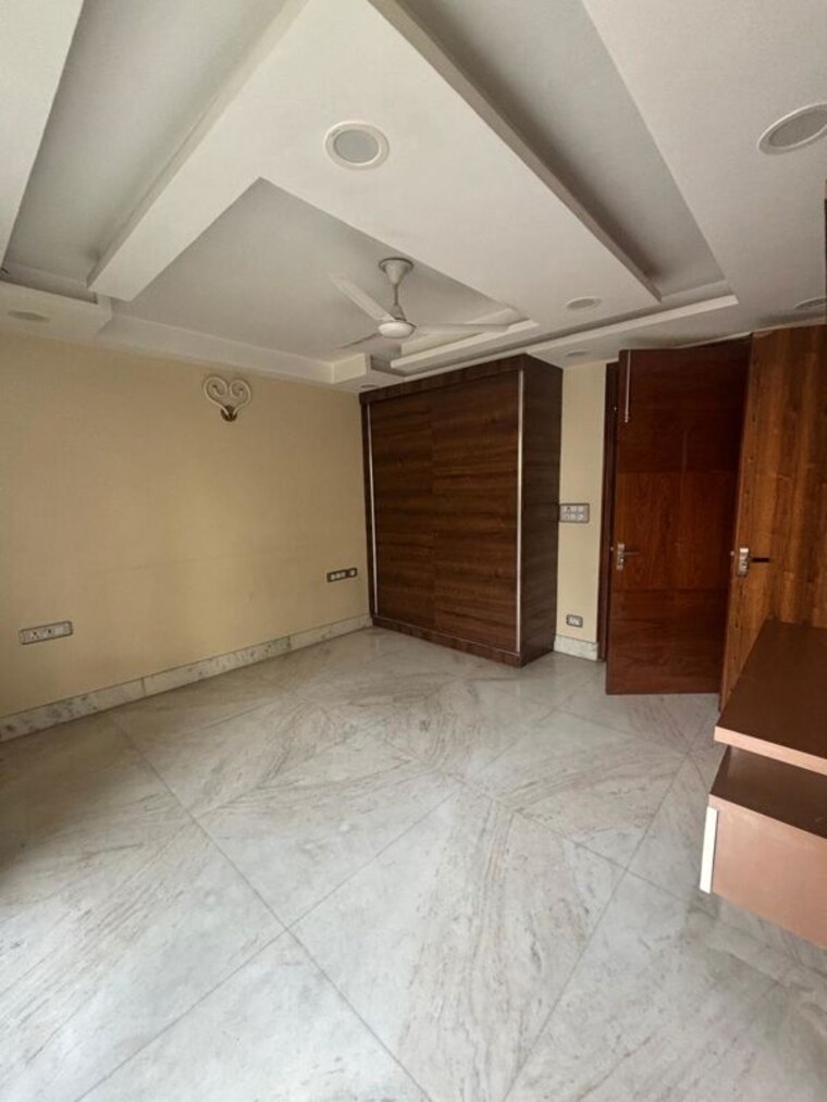 Room, naraina 3 Bedroom 150 Sq.Yd. Builder Floor In Naraina Delhi 10436580