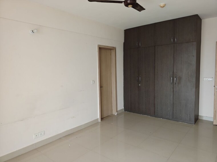 Room, dlf-new-town-heights-iii 4 Bedroom 2400 Sq.Ft. Apartment In Sector 91 Gurgaon 10436586