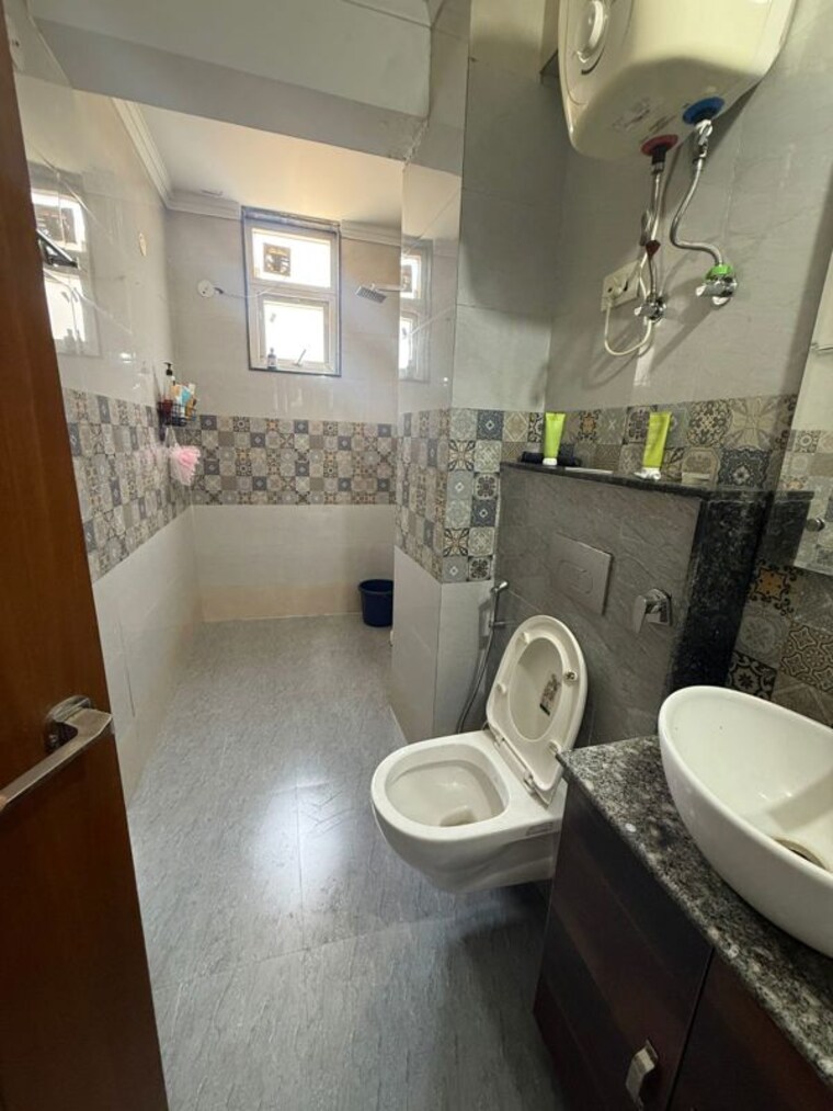 Bathroom, sector 45 3 Bedroom 2450 Sq.Ft. Builder Floor In Sector 45 Gurgaon 10436624