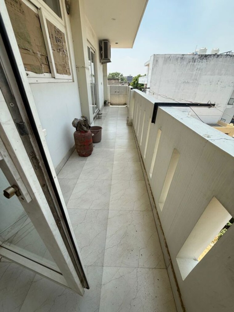 Balcony, sector 45 3 Bedroom 2450 Sq.Ft. Builder Floor In Sector 45 Gurgaon 10436624