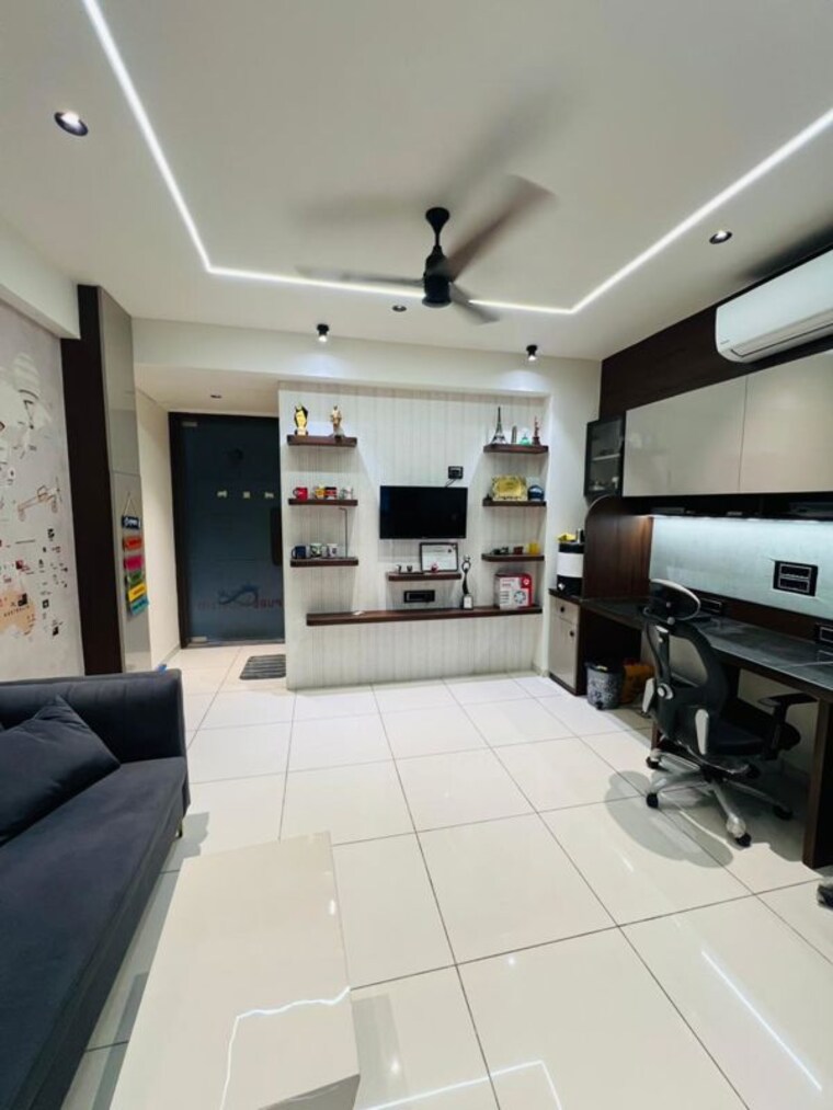 Team Area, shivam-trade-center Commercial Office Space 606 Sq.Ft. In Ambli Ahmedabad 10436678