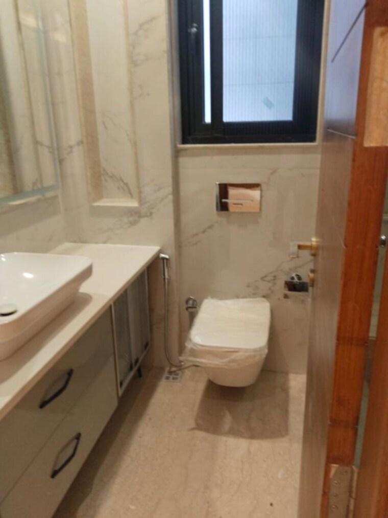 Bathroom, greater kailash i 3 Bedroom 1800 Sq.Ft. Builder Floor In Greater Kailash I Delhi 10436701