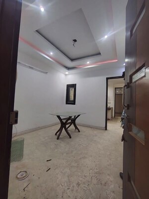 Team Area in 3 BHK Apartment at Janakpuri – for Rent