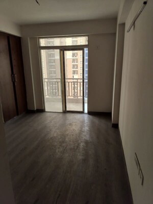Room in 2 BHK Apartment at Prateek Laurel, Sector 120 – for Sale