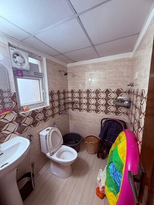 Team Area in 3 BHK Apartment at Amrapali Silicon City, Sector 76 – for Sale