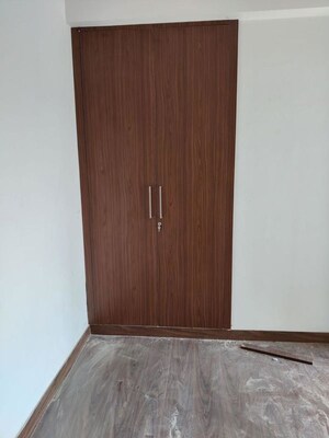 Room in 3 BHK Apartment at Eros Sampoornam Mart, Sector 2 Greater Noida – for Sale