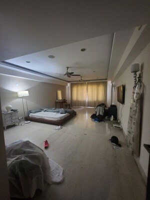Room in 4 BHK Apartment at Ambience Caitriona, Sector 24 – for Sale