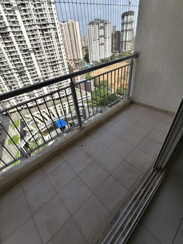 2 BHK 800 Sq.Ft. Apartment in Godrej Emerald