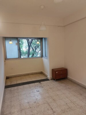 Room in 2 BHK Apartment at Salisbury Park – for Rent