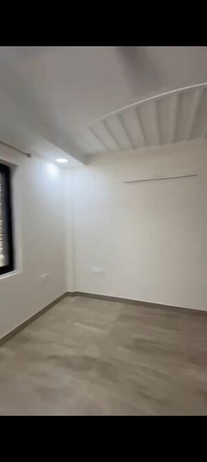 Room in 3 BHK Builder Floor at Pitampura – for Rent