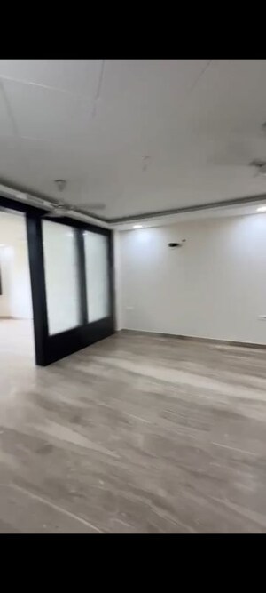 Room in 3 BHK Builder Floor at Pitampura – for Rent