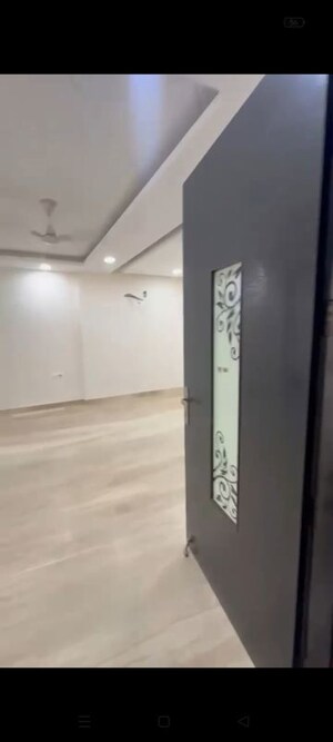 Room in 3 BHK Builder Floor at Pitampura – for Rent