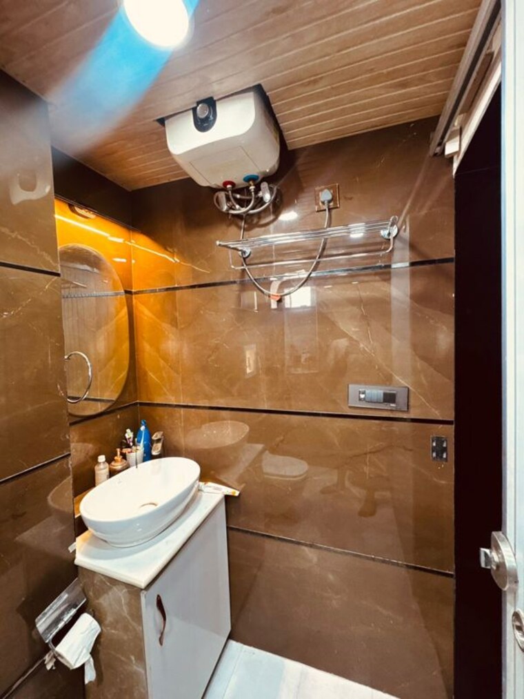 Bathroom, paras-tierea-premium-floor 2.5 Bedroom 1195 Sq.Ft. Apartment In Sector 137 Noida 10436906