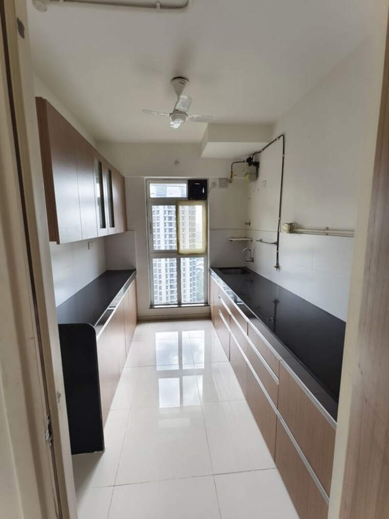 Kitchen, godrej-emerald 3 Bedroom 920 Sq.Ft. Apartment In Ghodbunder Road Thane 10436905