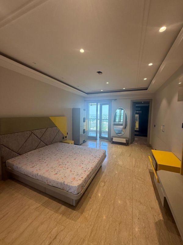 4 BHK + Pooja Room,Servant Room 7000 Sq.Ft. Apartment in Ambience Caitriona