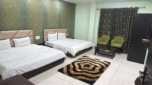 Bedroom in 1 BHK Apartment at Dlf Phase V – for Rent