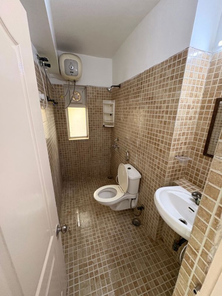 Bathroom, paras-tierea-premium-floor 3.5 Bedroom 1592 Sq.Ft. Apartment In Sector 137 Noida 10436917
