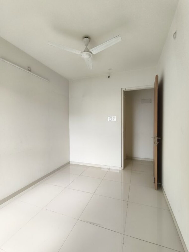 Room, godrej-emerald 3 Bedroom 920 Sq.Ft. Apartment In Ghodbunder Road Thane 10436919