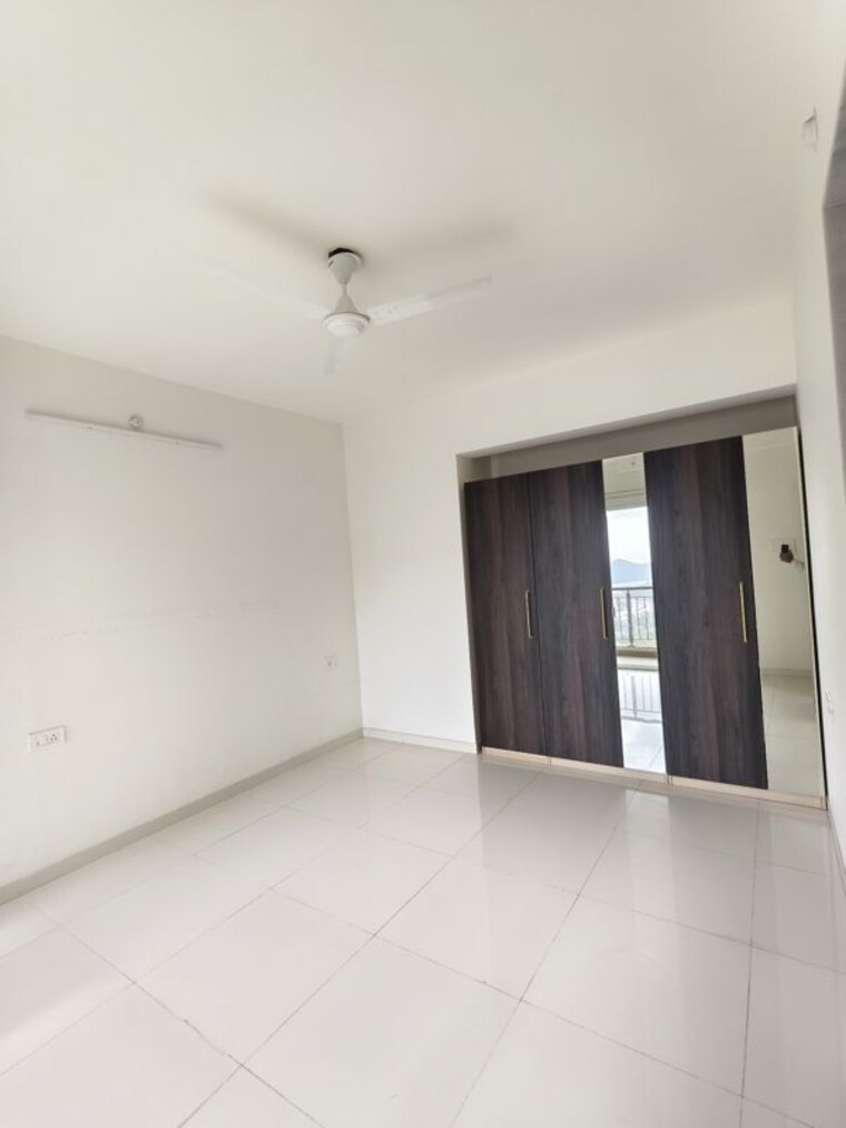 Room, godrej-emerald 3 Bedroom 920 Sq.Ft. Apartment In Ghodbunder Road Thane 10436919