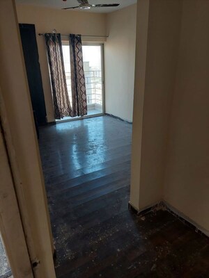 Room in 3.5 BHK Apartment at Paras Tierea Premium Floor, Sector 137 – for Rent