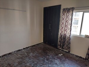 Room in 3.5 BHK Apartment at Paras Tierea Premium Floor, Sector 137 – for Rent