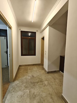 Room in 3.5 BHK Apartment at Orchid Gardens, Sector 54 – for Rent