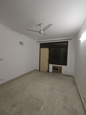 Room in 3.5 BHK Apartment at Orchid Gardens, Sector 54 – for Rent