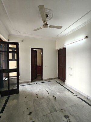 Room in 3 BHK Apartment at Orchid Gardens, Sector 54 – for Rent