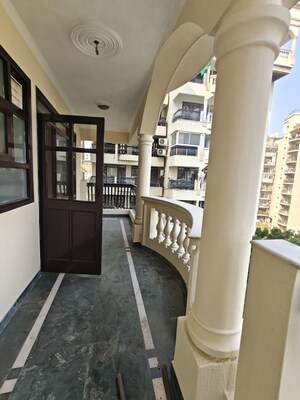 Team Area in 3 BHK Apartment at Orchid Gardens, Sector 54 – for Rent