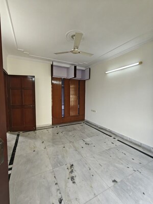 Room in 3 BHK Apartment at Orchid Gardens, Sector 54 – for Rent