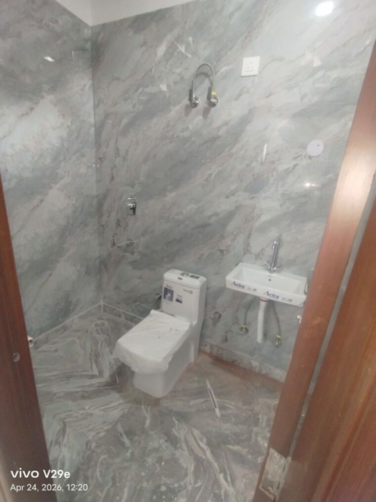 Bathroom, ramesh nagar 1 RK 50 Sq.Yd. Builder Floor In Ramesh Nagar Delhi 10436914