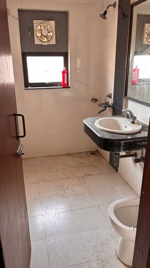 Bathroom in 2.5 BHK Apartment at Nimbus Express Park View - II, Chi V Greater Noida – for Rent
