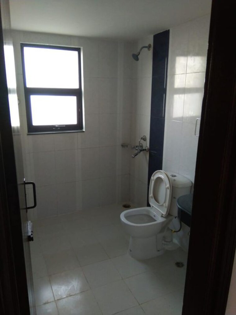 Bathroom, nimbus-express-park-view-ii 2.5 Bedroom 1114 Sq.Ft. Apartment In Chi V Greater Noida Greater Noida 10436948