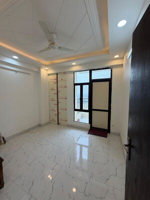 Room in 2.5 BHK Apartment at SCC Sapphire, Raj Nagar Extension – for Rent