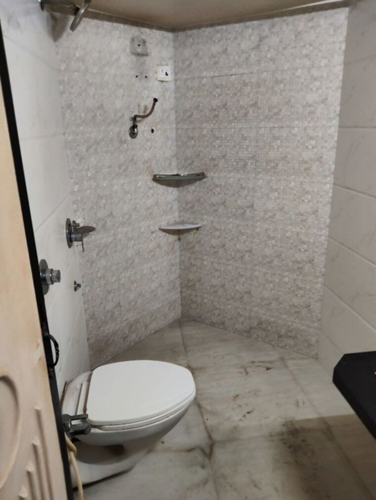 Bathroom, raunak-unnathi-gardens-phase-ii 2 Bedroom 1050 Sq.Ft. Apartment In Pokhran Road No One Thane 10436992