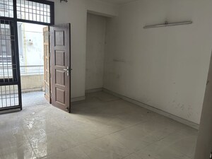 Room in 3 BHK Builder Floor at Tdi Espania Heights, Gt Karnal Road – for Rent