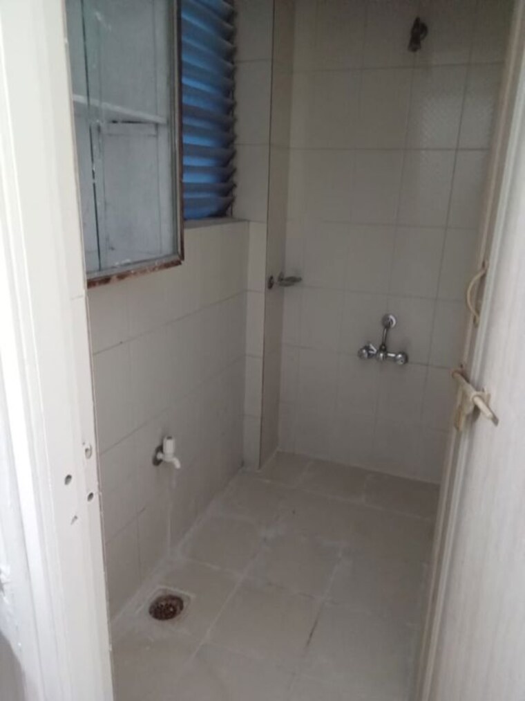 Bathroom, kumar-park 1 Bedroom 600 Sq.Ft. Apartment In Bibwewadi Pune 10437048