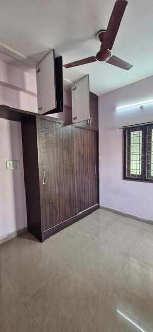 Room in 3 BHK Builder Floor at Kondapur – for Rent