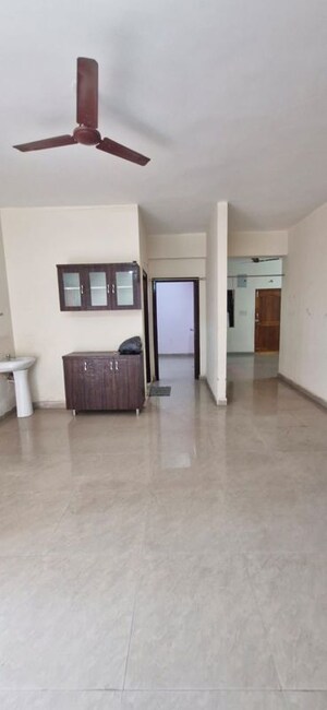Room in 3 BHK Builder Floor at Kondapur – for Rent