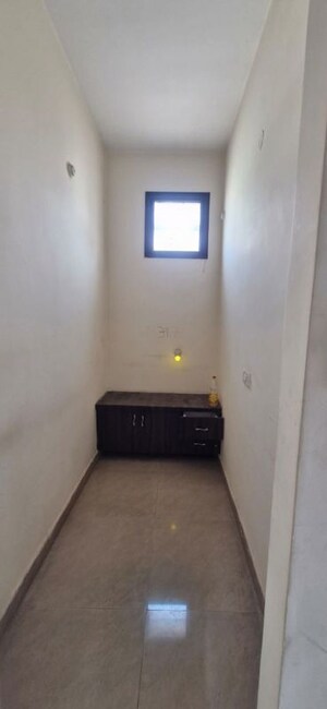 Room in 3 BHK Builder Floor at Kondapur – for Rent