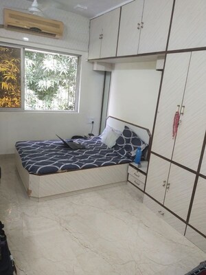 Team Area in 2 BHK Apartment at D Square, Vile Parle West – for Rent
