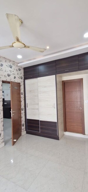 Room in 3 BHK Builder Floor at Kondapur – for Rent