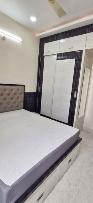 Room in 3 BHK Builder Floor at Kondapur – for Rent