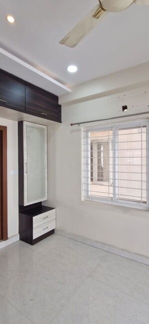 Room in 3 BHK Builder Floor at Kondapur – for Rent