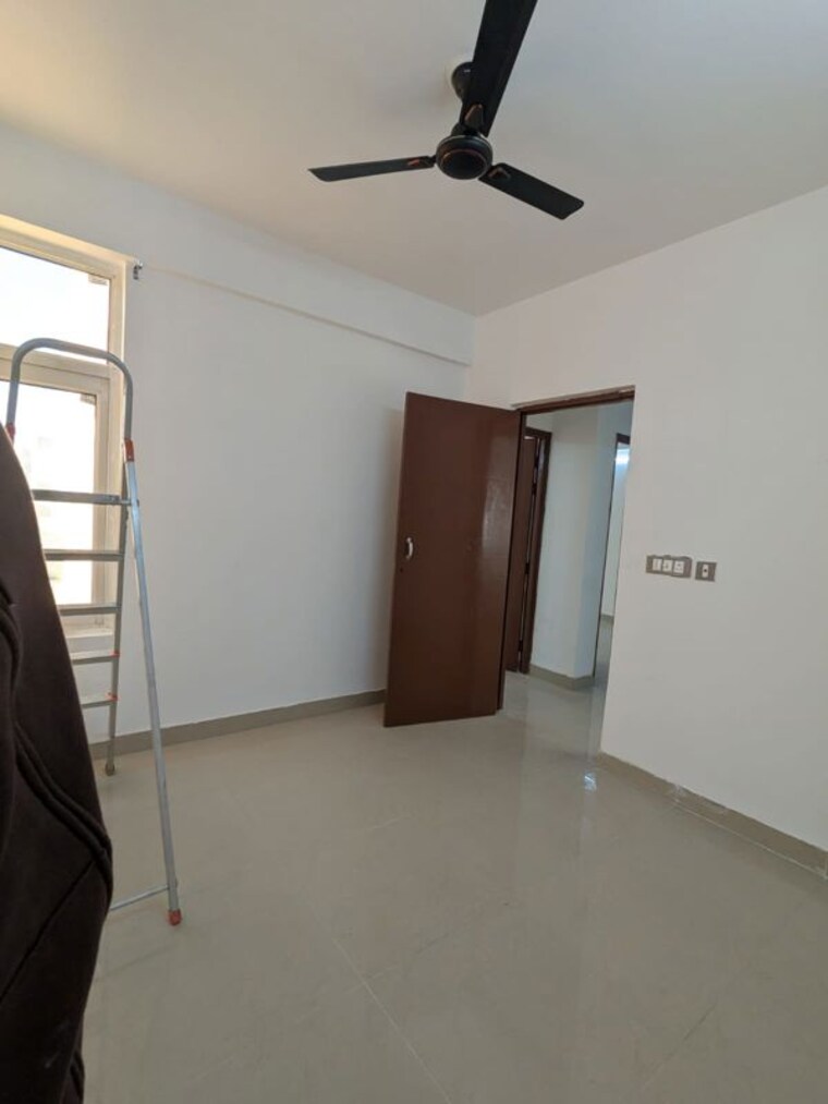 Room, rof-amaltas 1 Bedroom 400 Sq.Ft. Apartment In Sector 92 Gurgaon 10437085