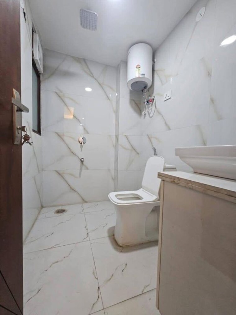 Bathroom, govindpuri 3 Bedroom 900 Sq.Ft. Builder Floor In Govindpuri Delhi 8469975