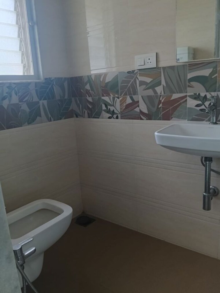 Bathroom, seven bunglow 2 Bedroom 900 Sq.Ft. Apartment In Seven Bunglow Mumbai 10437140
